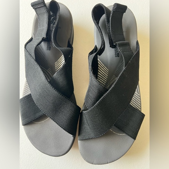 Clarks Cloudstepper Black Arla Kaydin
Sandals Size 8 Wide - Picture 1 of 10